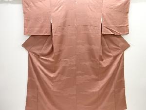 霞にむじな菊模様織り出し一つ紋色無地着物